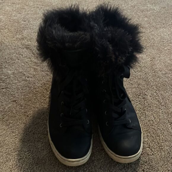 UGG furry lined high top sneaker booties size 9 - Picture 2 of 4